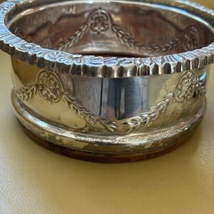 🎄Vintage Elegant Silver plated a pair of wine bottle coasters🤶